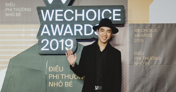 K-ICM diện vest bảnh bao, nổi bần bật với biểu cảm gây chú ý tại WeChoice Awards 2019