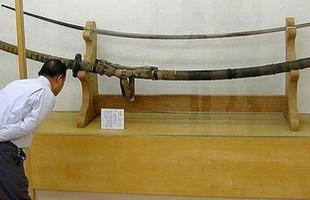 Giải mã bí ẩn thanh kiếm Nhật dài 3,7m, nặng gần 15kg, từng bị nghi là vũ khí của người khổng lồ