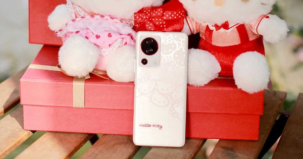 Ảnh thực tế điện thoại Hello Kitty: Quà tặng dành cho hội chị em ngày Valentine