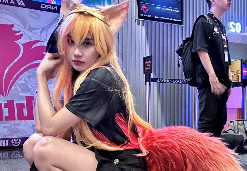 Mina Young cosplay cực dễ thương skin mới của tướng Ahri