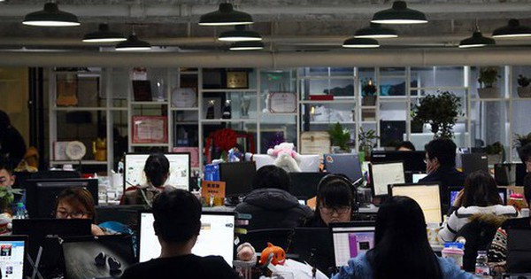 Chiến dịch ép nhân viên tan ca, không được làm thêm giờ nhưng bị chính người lao động hoài nghi: Từ bao giờ cuộc sống đã không cho chúng ta đường lui đến vậy?