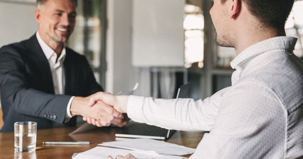 Đi phỏng vấn xin việc nhầm công ty, được nhận vì công ty cũng nhầm