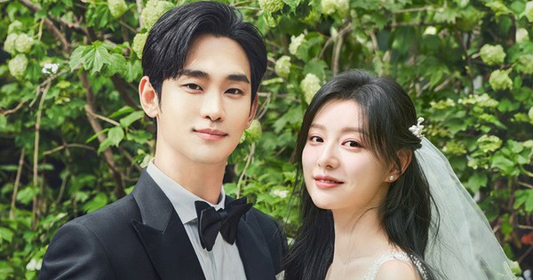 Kim Soo Hyun được chọn còn Kim Ji Won phải 