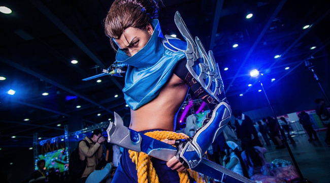 LMHT: Mãn nhãn với cosplay Đấng Yasuo lãng tử đầy khí chất