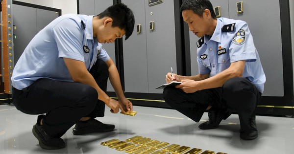 Theo dõi người đàn ông chi 2,8 tỷ đồng mua vàng, 2 tuần liên tục mua cao bán thấp, cảnh sát phát hiện hành vi phạm tội xuyên biên giới