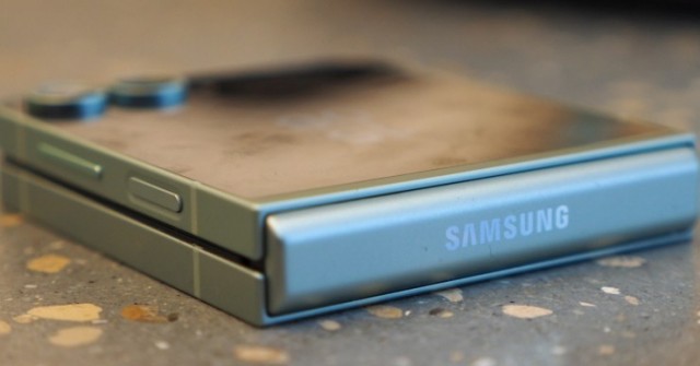 Galaxy Z Flip 7 sẽ có màn hình ngoài lớn hơn, viền siêu mỏng