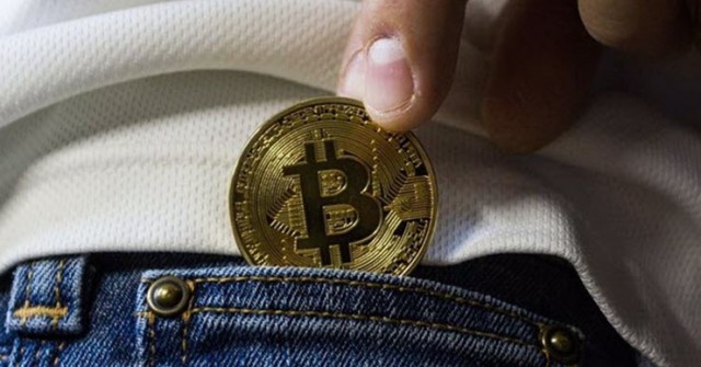 Mạo danh Elon Musk, Ronaldo rủ đầu tư Bitcoin trên Facebook