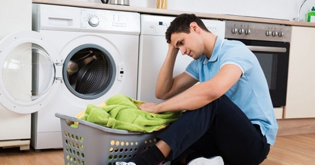 Vì sao máy giặt phát ra tiếng ồn khi giặt, giải quyết sao?