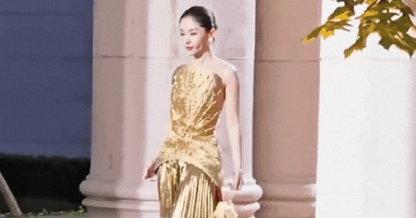 1 nữ diễn viên ngã 