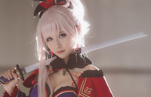 Ngất ngây với cosplay nàng Saber trong game hot Fate/Grand Order