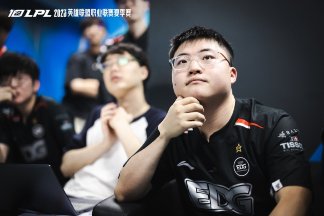 Uzi nói gì sau khi có lần đầu tiên lọt vào vòng play-off LPL sau hơn 1.400 ngày ròng rã