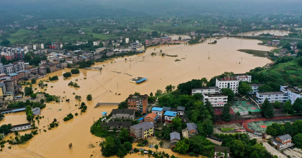 Siêu đô thị của Trung Quốc ngập trong mưa lớn: Thiệt hại gần 300 tỷ đồng, 'căng như dây đàn' khi Đập Tam Hiệp chuẩn bị xả lũ với lượng nước 43.000 m3/s