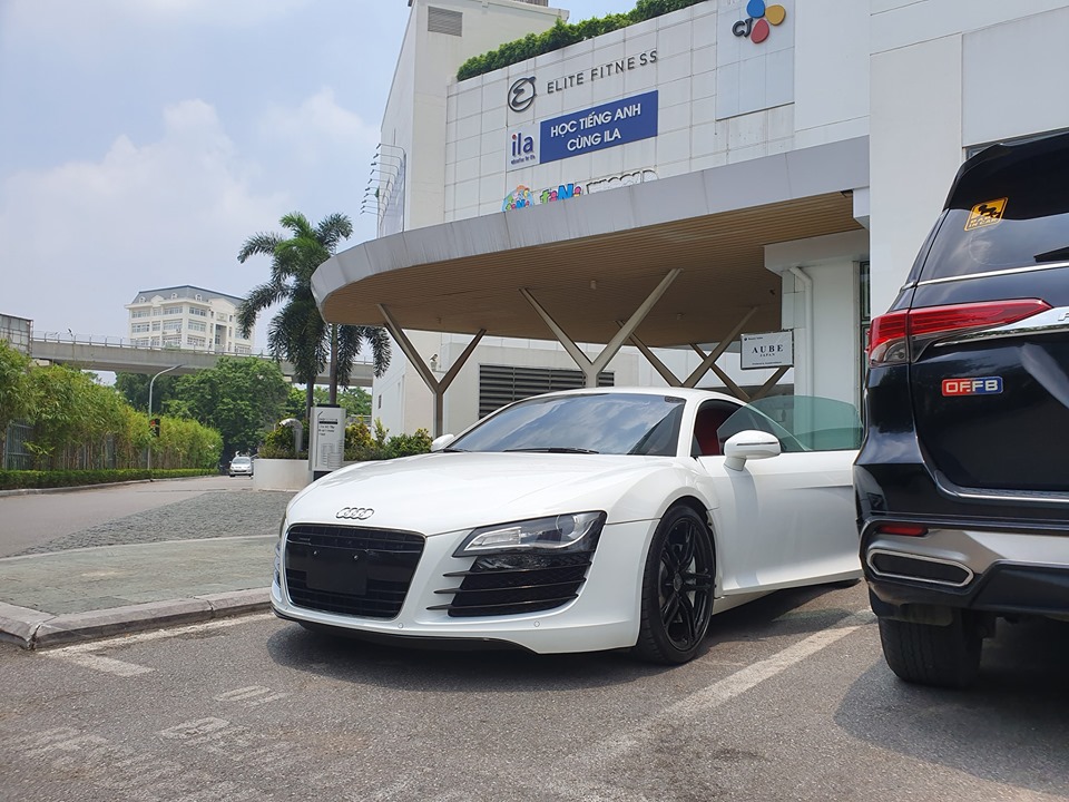 Thêm siêu xe từ Lào về Việt Nam, lần này là Audi R8 V8 đời cũ với giá cực rẻ