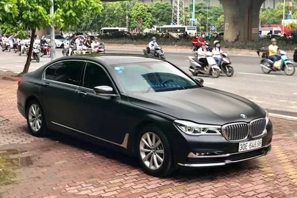 BMW 7-series 2 năm tuổi bán lại giá hơn 3 tỷ đồng sau khi độ 