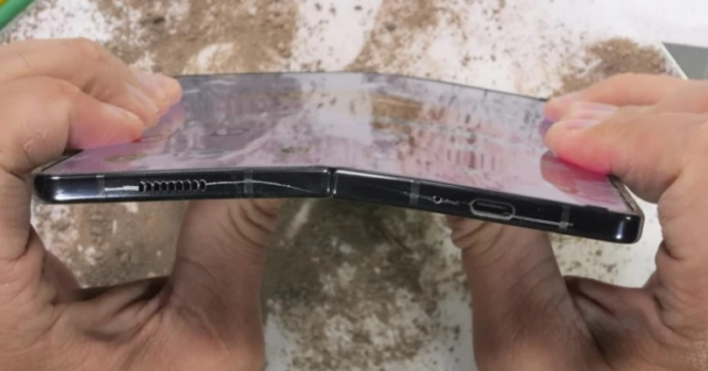 Video “tra tấn” Galaxy Z Fold 5: Liệu có thực sự bền?