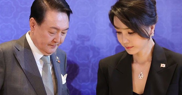 Chiếc vòng cổ đính kim cương khiến cựu đệ nhất phu nhân Hàn Quốc vướng lao lý