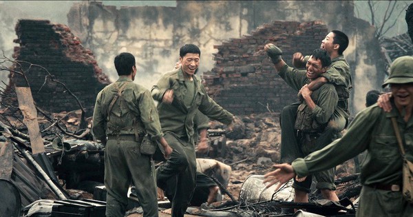 Mưa Đỏ tinh tế đến phát điên rồi: Tới pháo sáng cũng là một bầu trời ẩn ý, xem xong ngẫm cả đêm mới hiểu