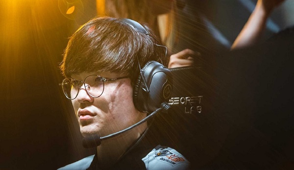 MVP 9-0 với Tristana, Faker gáy nhẹ sau khi hủy diệt Fnatic