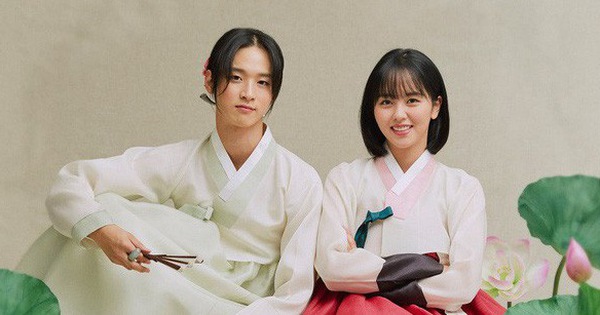 Bị trai đẹp giả gái giành chơi xích đu, Kim So Hyun cãi 