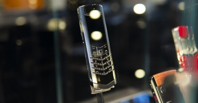 Bí mật chưa từng bật mí về việc sản xuất smartphone siêu sang