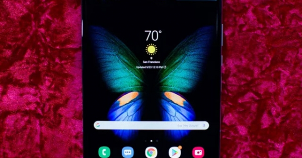 HOT: Smartphone gập lại Galaxy Fold sắp ra mắt tại Việt Nam