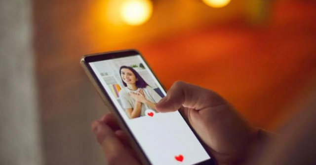 Chàng trai khoe thành tích học tập trên Tinder khiến cư dân mạng trầm trồ