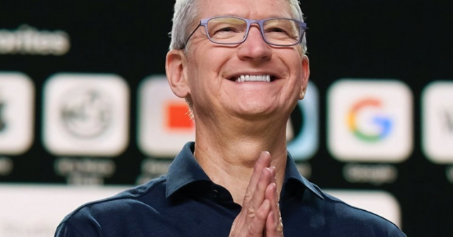 CEO Apple bất ngờ bị giảm lương tới 40%