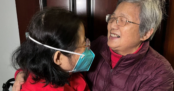 Trung Quốc: Gia đình đoàn tụ sau 3 năm xa cách vì COVID-19