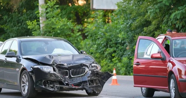 Người đàn ông lái BMW bị tai nạn, yêu cầu công ty bảo hiểm bồi thường nhưng không được: Tòa án khẳng định đã làm đúng luật