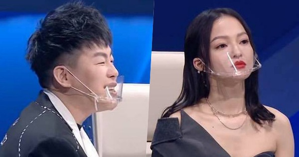 Hình ảnh gây sốt Weibo: Dàn HLV và thí sinh show thực tế đeo 