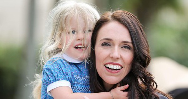 Cựu Thủ tướng Jacinda Ardern: Người mẹ mạnh mẽ truyền cảm hứng cho phụ nữ trên thế giới