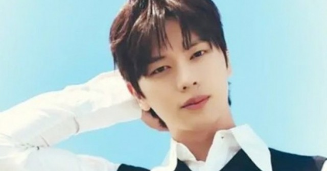 Thiếu gia sinh ra đã "ngậm thìa kim cương" vào showbiz vì lý do lạ đời