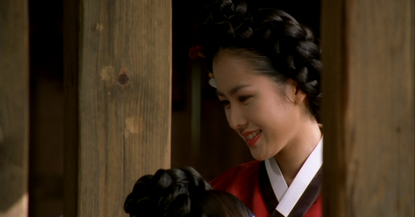 Son Ye Jin 20 tuổi đẹp kinh diễm trong tạo hình kỹ nữ: Thoáng lộ gáy thôi mà khán giả đã xuyến xao