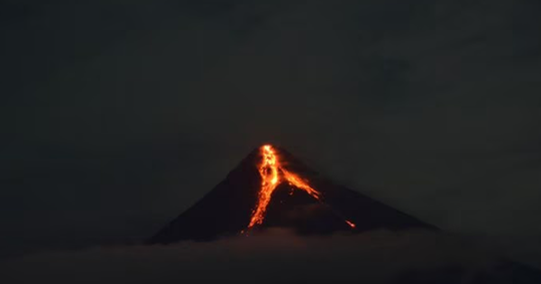 Núi lửa Mayon ở Philippines phun trào: Ít nhất 14.000 người phải sơ tán trong nhiều tháng