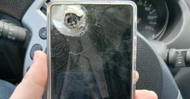 Galaxy S25 Ultra chặn mảnh đạn cứu mạng lính Ukraine, Samsung sửa chữa miễn phí