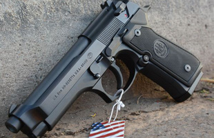 Beretta 92: Mẫu súng ngắn nổi danh đến từ quê hương của các ông trùm có gì đặc biệt?