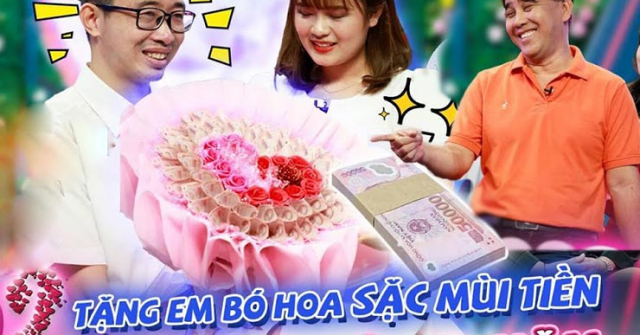 Vừa gặp mặt, ông chủ trẻ tặng bó hoa sặc mùi tiền khiến gái xinh đổ gục