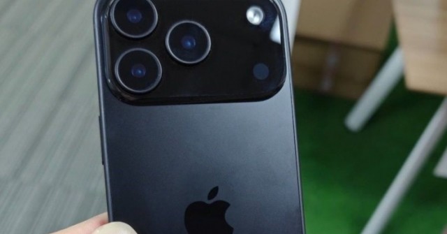 Rò rỉ ảnh thực tế iPhone 17 Pro cho thấy rõ nét thay đổi về thiết kế