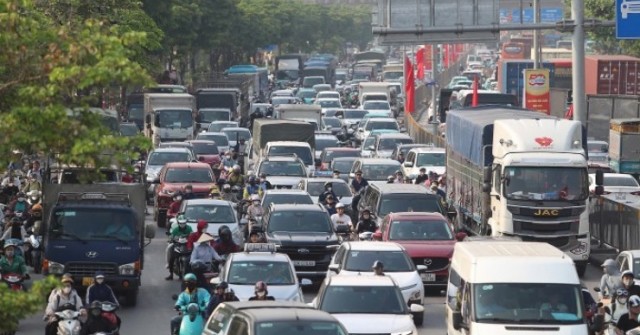 Lo ngại đảo lộn cuộc sống vì cấm xe máy xăng