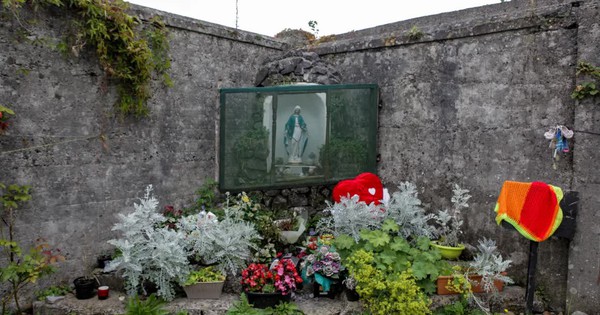 796 em bé bị bỏ rơi trong bể phốt ở Ireland suốt 80 năm trời: Bí mật đau thương đã bị chôn vùi như thế nào?