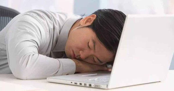 Ngủ 3 phút trong giờ làm việc, nam quản lý bị sa thải, tòa phán: Công ty phải bồi thường 180 triệu đồng