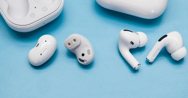 Tai nghe Galaxy Buds Live hay AirPods Pro xịn hơn?