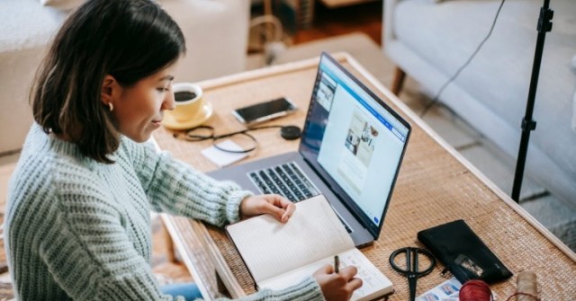 Laptop giúp sinh viên khai thác AI toàn diện