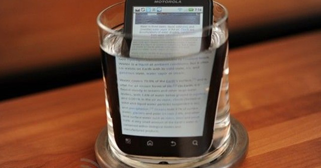 Bạn có biết: Chiếc điện thoại Android chống nước đầu tiên?