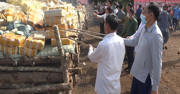 Lào tiêu hủy hơn 11 tấn ma túy ngoài trời