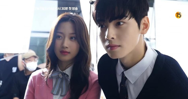 Cha Eun Woo cạn lời khi nhìn thấy mặt mộc Moon Ga Young ở hậu trường True Beauty