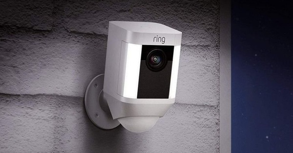 Hacker tấn công camera an ninh, tự xưng ông già Noel, khuyến khích bé gái 8 tuổi đập phá phòng