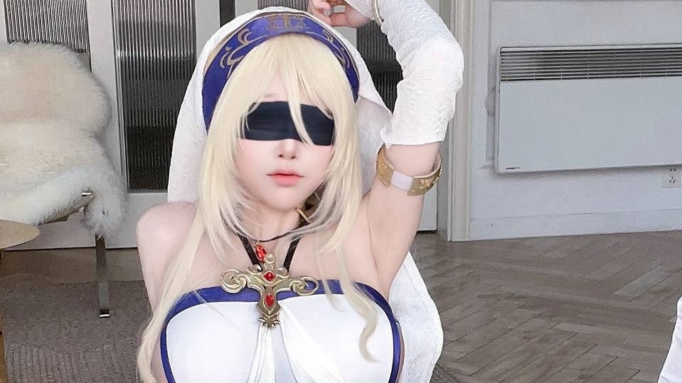 Cosplay Sword Maiden trong Goblin Slayer cực đẹp