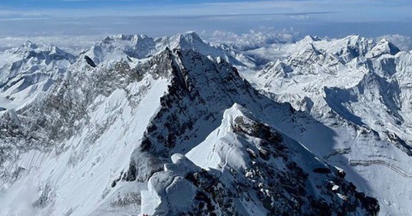 Ngọn núi cao nhất thế giới, vượt cả Everest gần 2.000m