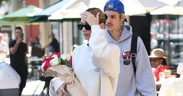 Anh chồng quốc dân Justin Bieber không làm fan thất vọng: Valentine tặng vợ hoa, nhưng biểu cảm Hailey sao thế này?